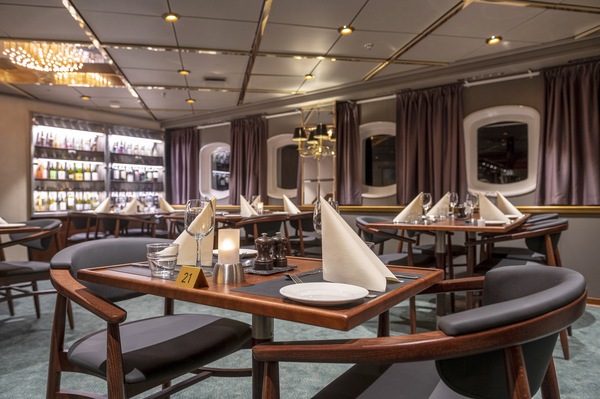 Hurtigruten Coastal Express MS Vesteralen Restaurant - Credit TOR FARSTAD 5.JPG